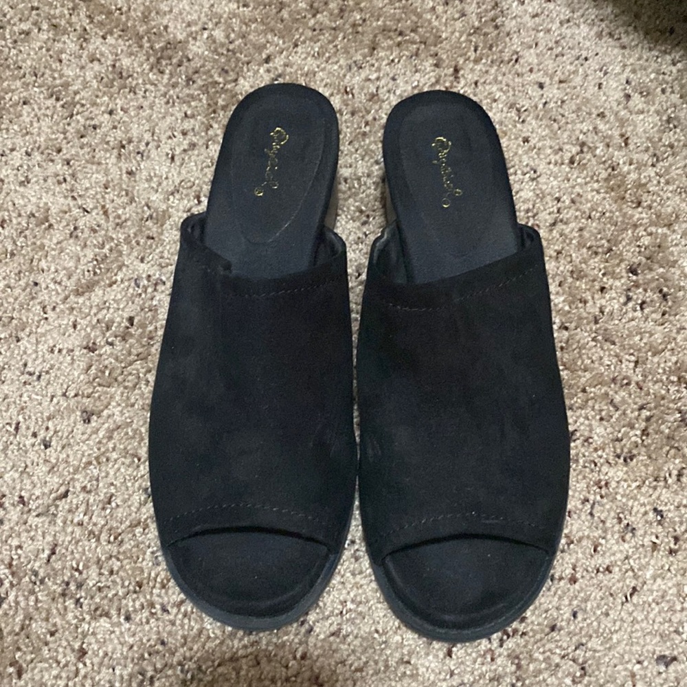 Short Black Heel Shoe